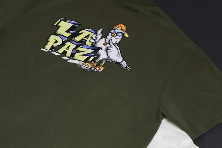 Camiseta verde da La Paz com a Pomba Street 073